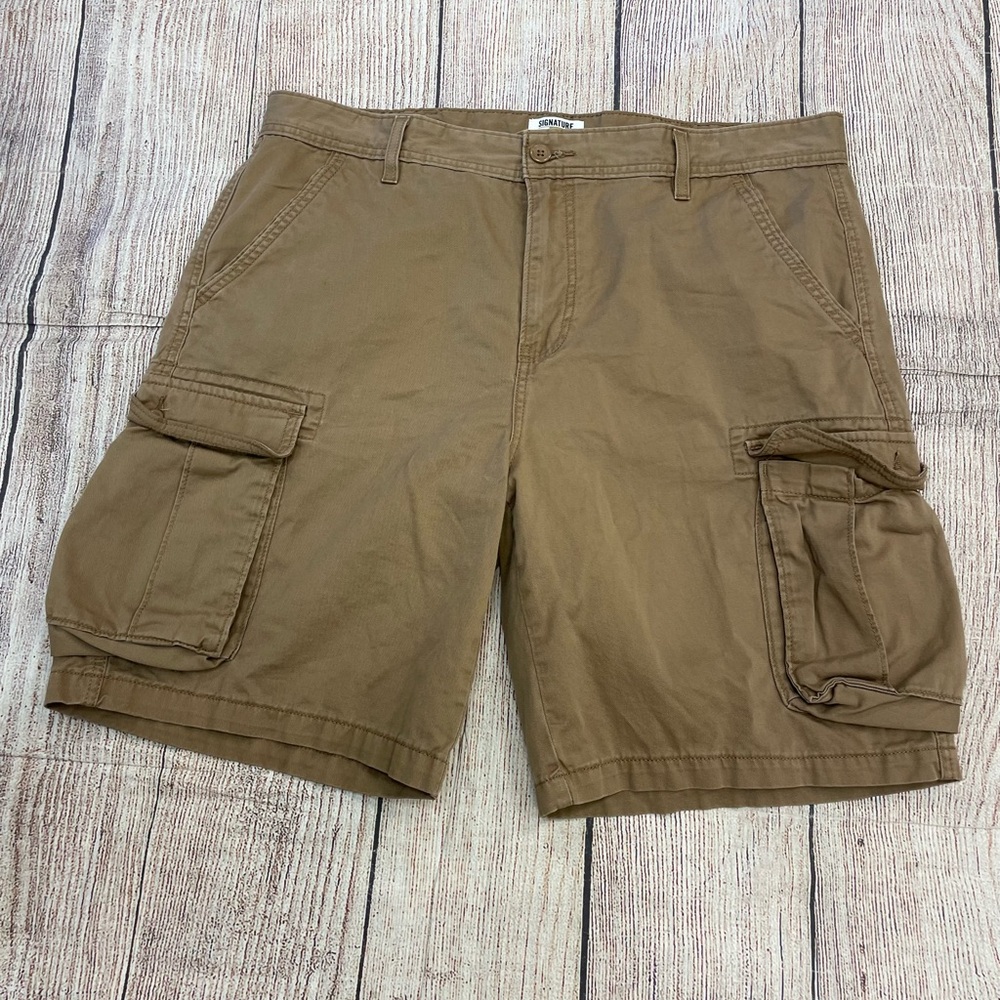 😍Signature by Levi Strauss Men’s Tan Cargo Shorts size 38